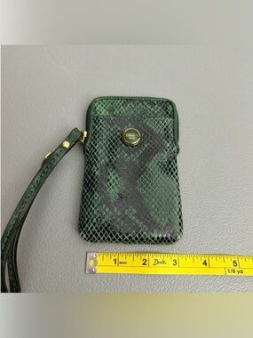 Coach Green Snakeskin
Embossed Wristlet Card Case
Zip Mini Wallet
